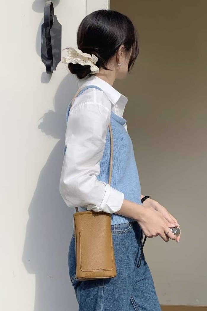 Pretty Persuasions - Wholesale Crossbody Bag - Women's - P24057 Smartphone Crossbody Bag7