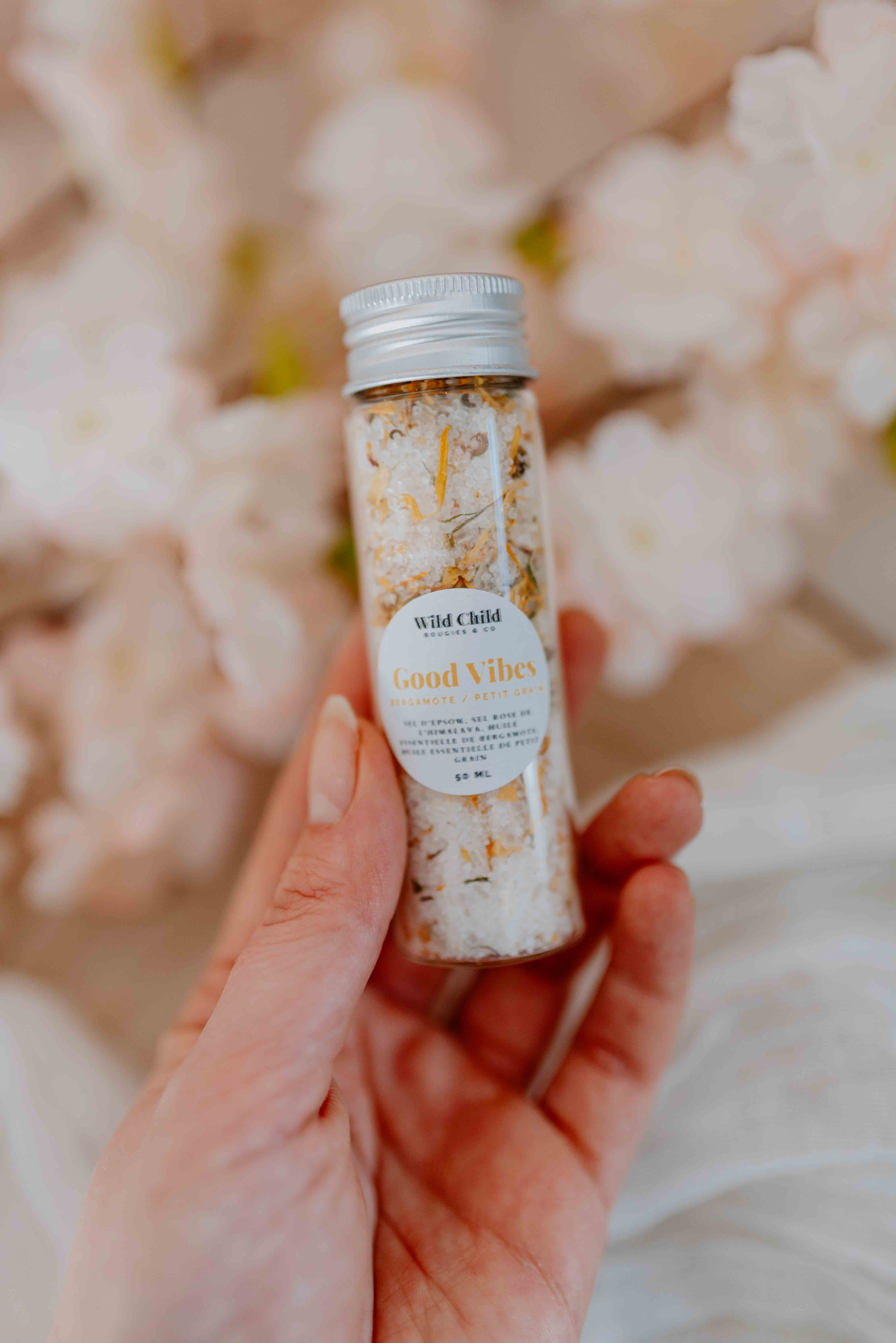 WILD CHILD Bougies & Co – wholesale Badsalt – Bergamot- och petitgrain-badsalt i glasflaska 50 ml2