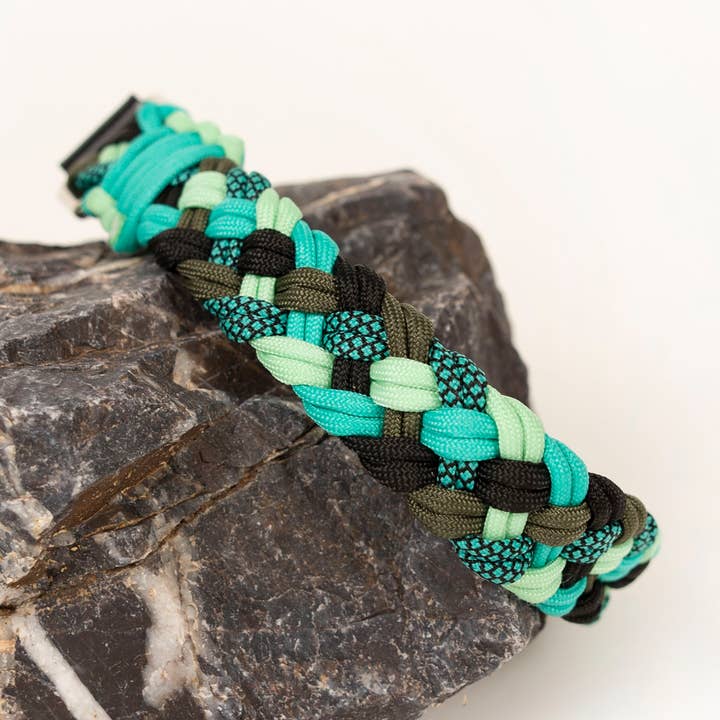 Zwart/Groen Geweven Paracord Gesp Halsband voor wholesale door Dogs and Cats Oh My