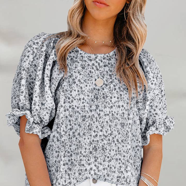 Blouse met ruches en pofmouwen voor wholesale door EmberLoom