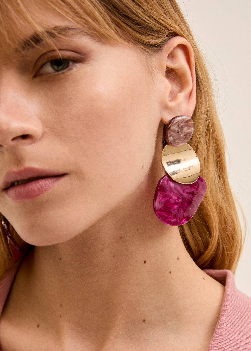 NALI' - Wholesale Dangle Earrings - TEA LONG ROUND EARRINGS IN RESIN PURPLE - N640