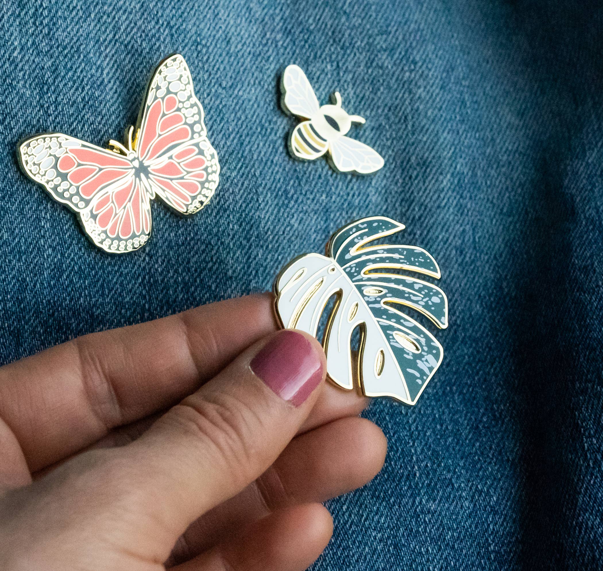 Happily Plants - Wholesale Lapel Pin/Button - Variegated Monstera Albo Plant Enamel Lapel Pin9