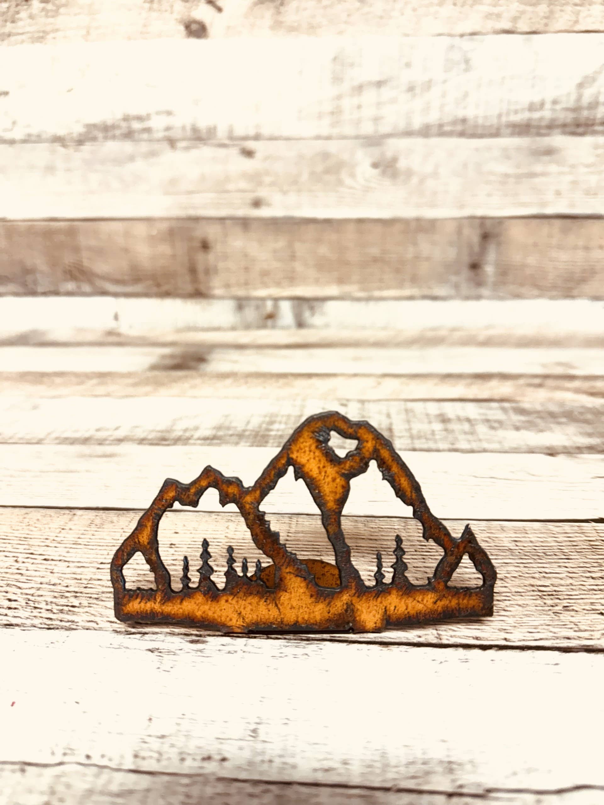 Universal Ironworks USA - Wholesale Decorative Figurine - Mountain Rustic Lodge Doodad Standing Figurine