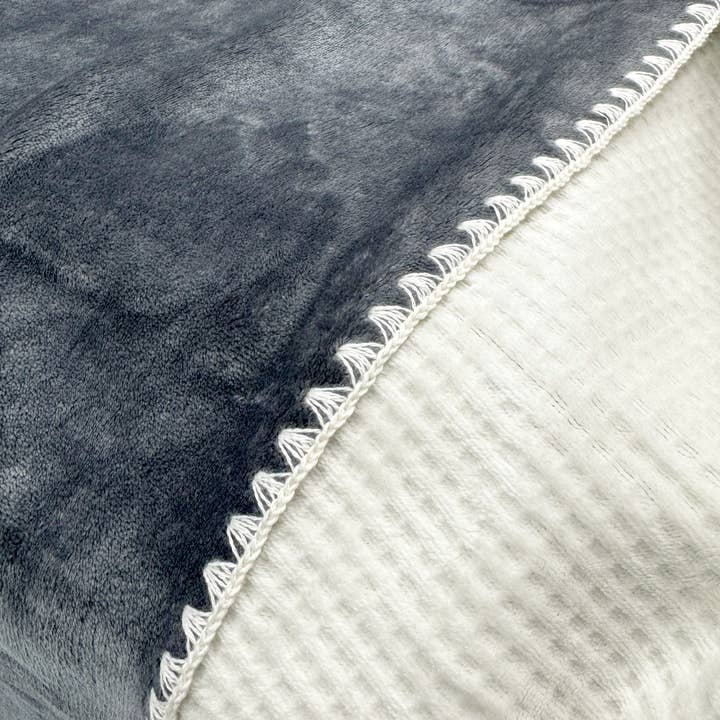 FLUFFERY - Wholesale Throw Blanket - Embossed Waffled Throw - Grey (60" x 80" / 150 x 200 cm)2