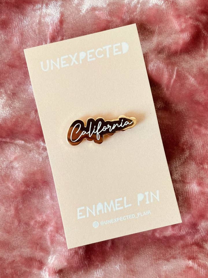Épinglette en émail or Californie pour la vente par Unexpected Flair