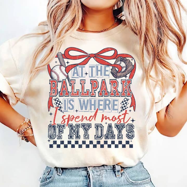 Maglietta/Felpa Grafica Ballpark Coquette per la vendita all'ingrosso da parte di Willow Poppy