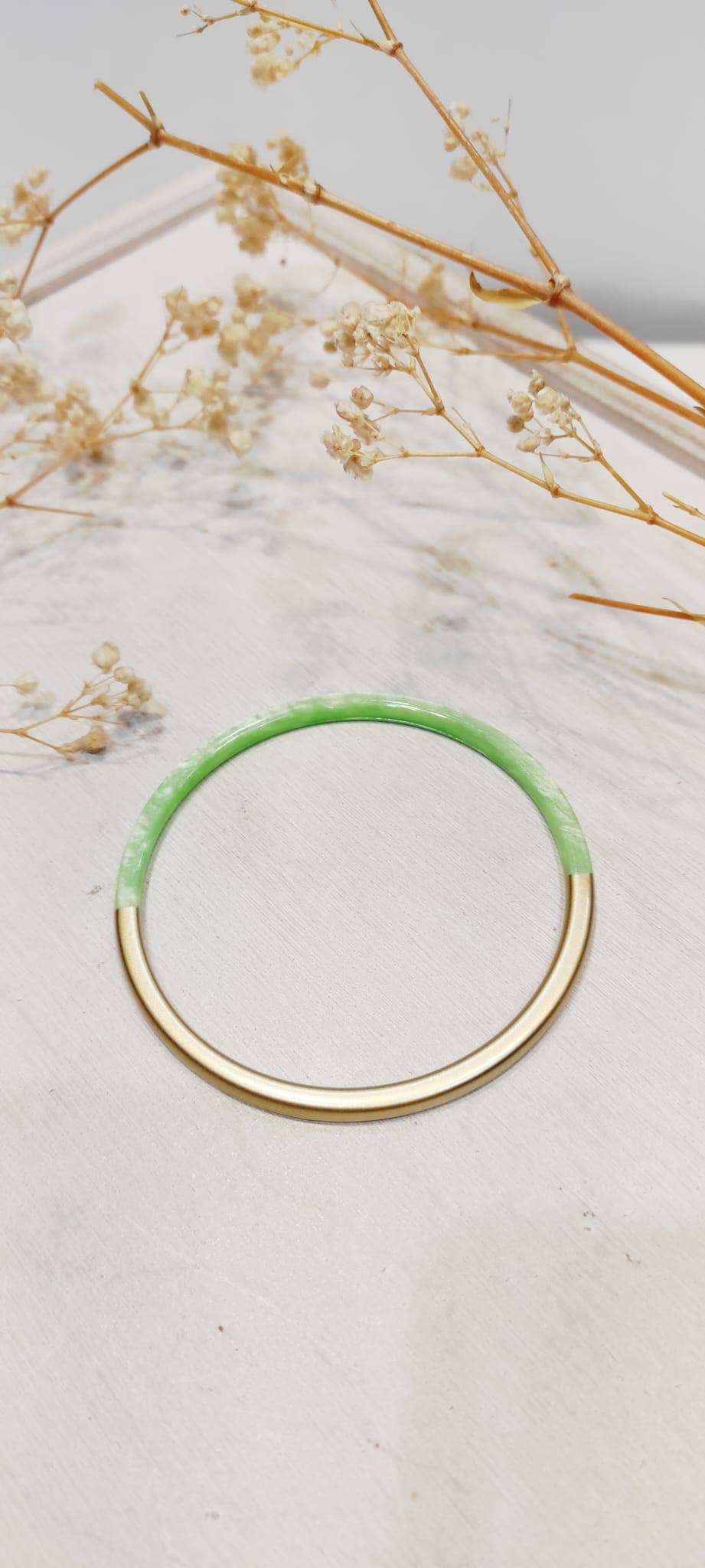 LOLO & YAYA – wholesale Manschettarmband – Milla stel armband i resin med pärlemorsglans4