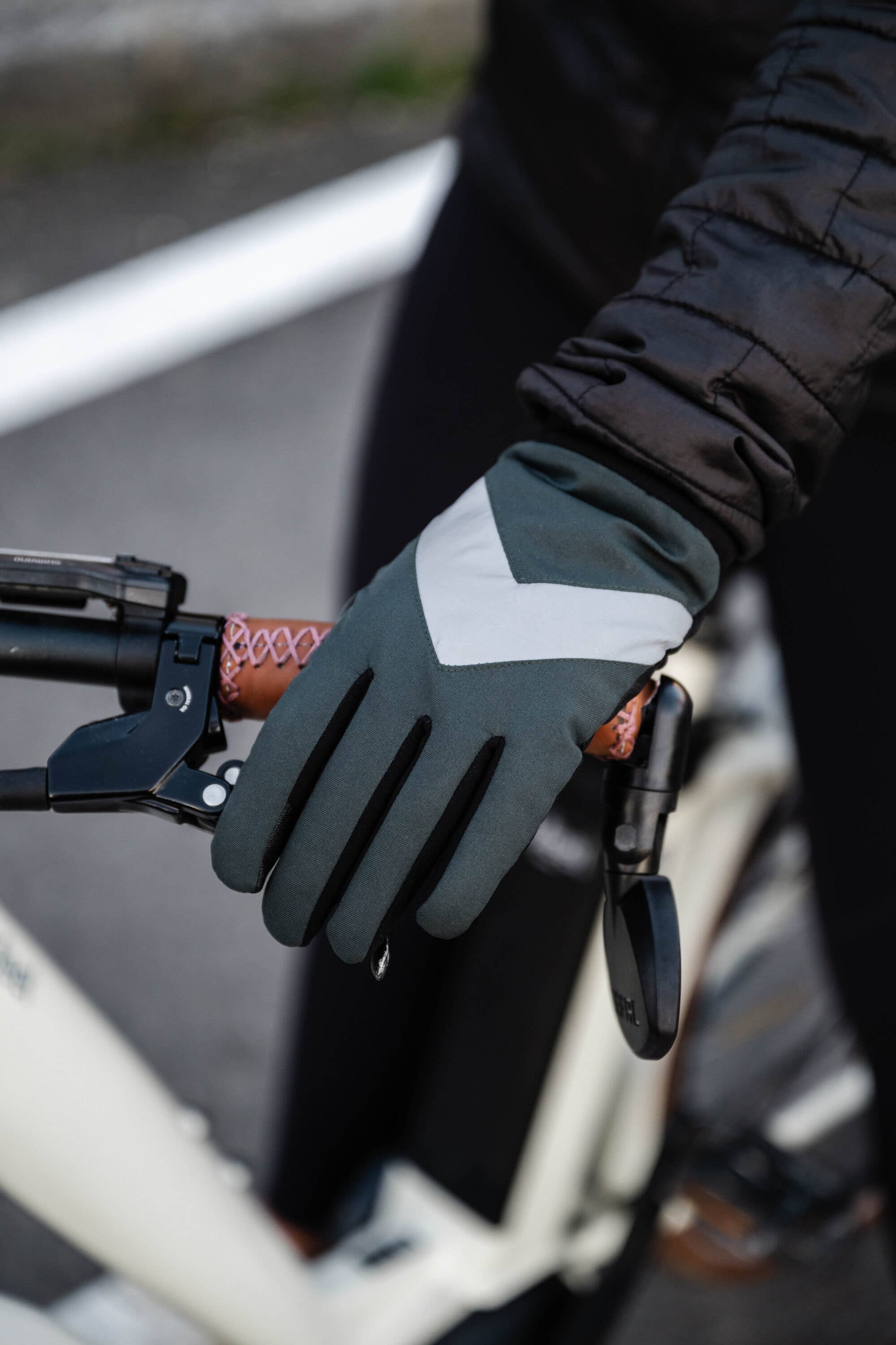 RAINETTE - Wholesale Gloves - Unisex - Reflective, Waterproof, and Warm Gloves