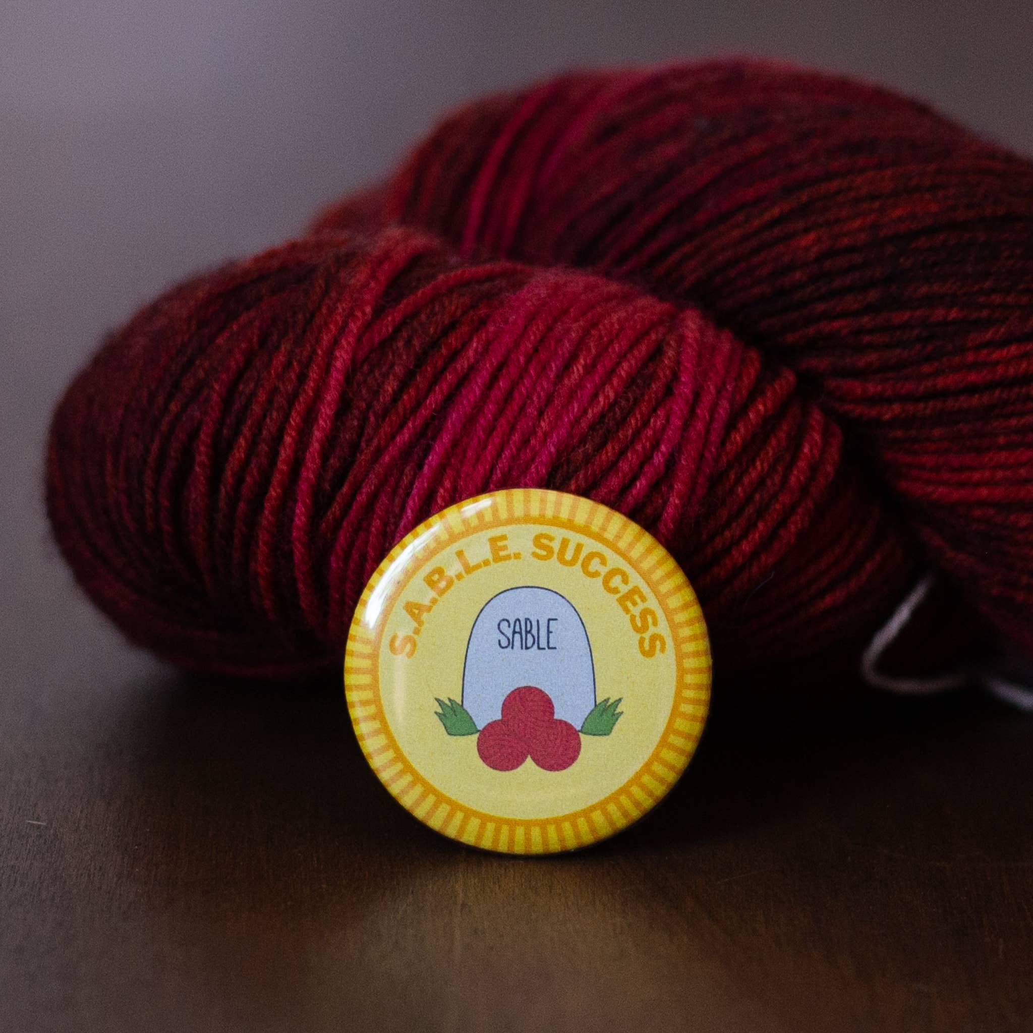 Camp Stitchwood - Vente Épinglettes/boutons - Badge de mérite SABLE Success1