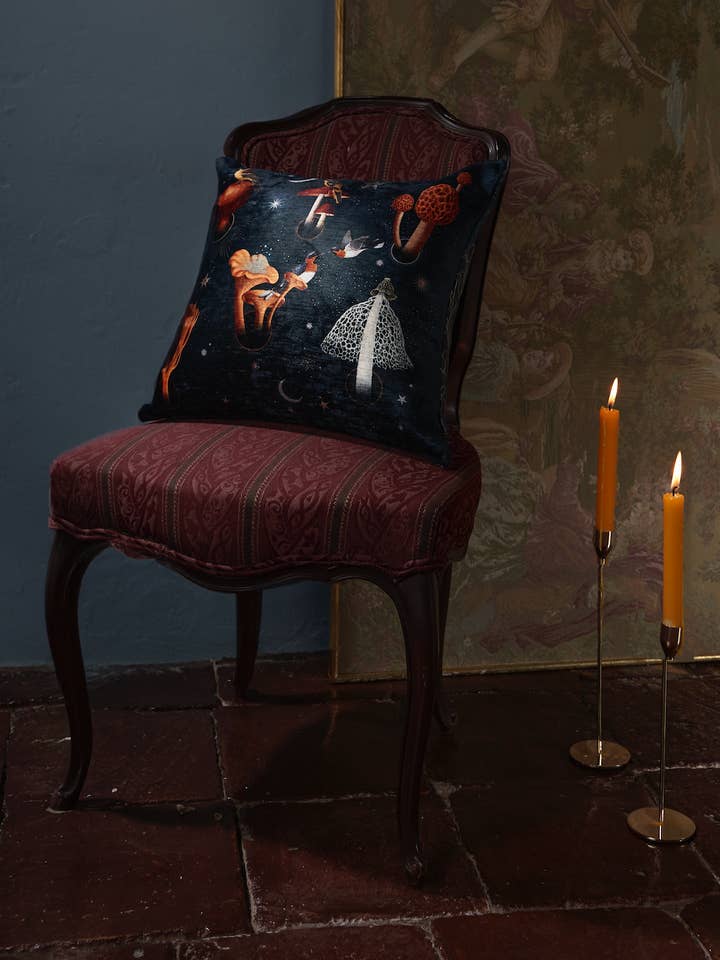 Coussin Champignon pour la vente par Muzaluci