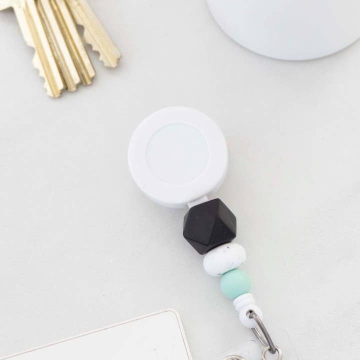 Made by the Best - Vente Accessoire de badge – femme - Enrouleur de badges perlés simple et moderne