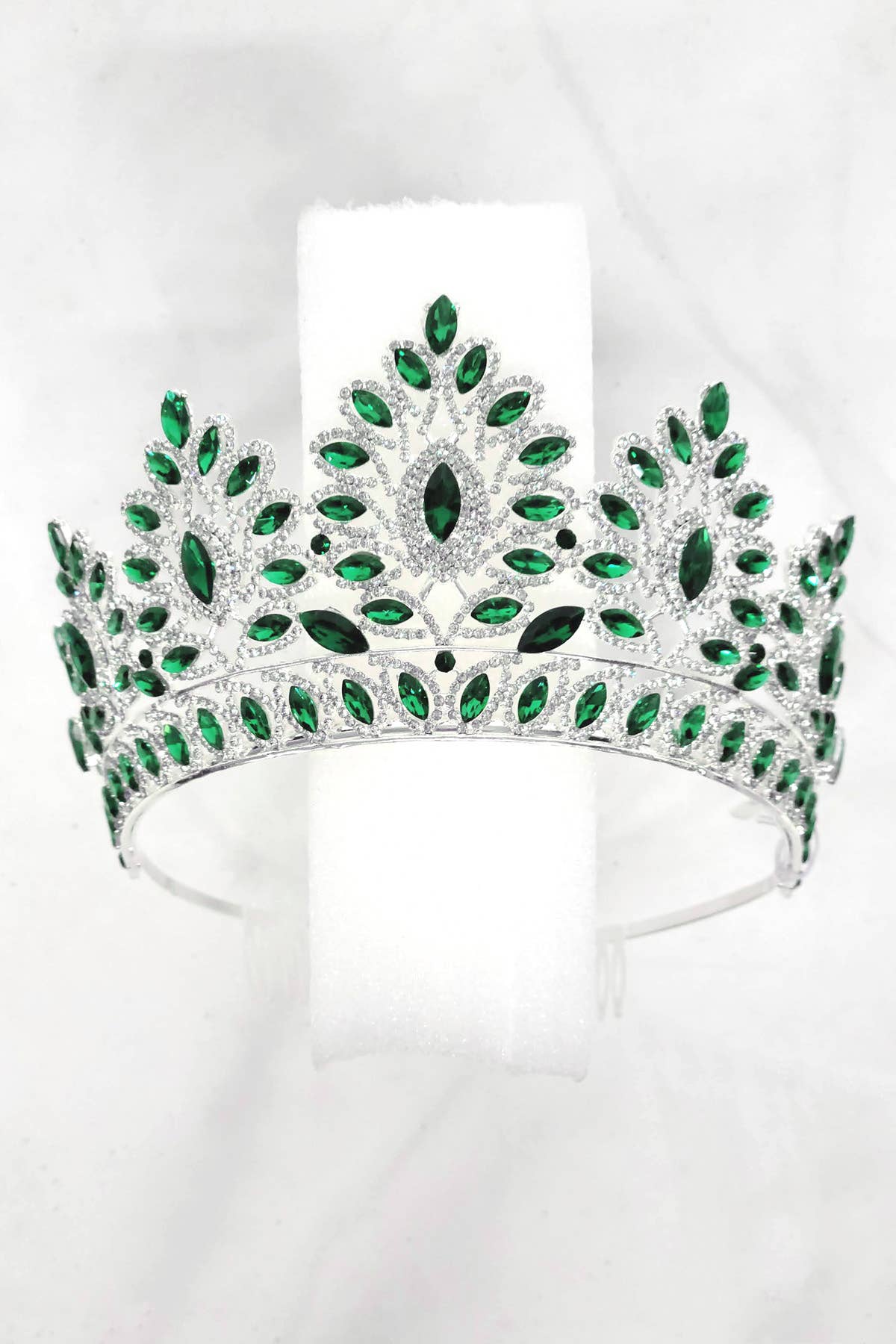Chicas - Wholesale Tiara - Women's - One Size Fits All Metal Tiara With Rhinestones. HT93734
