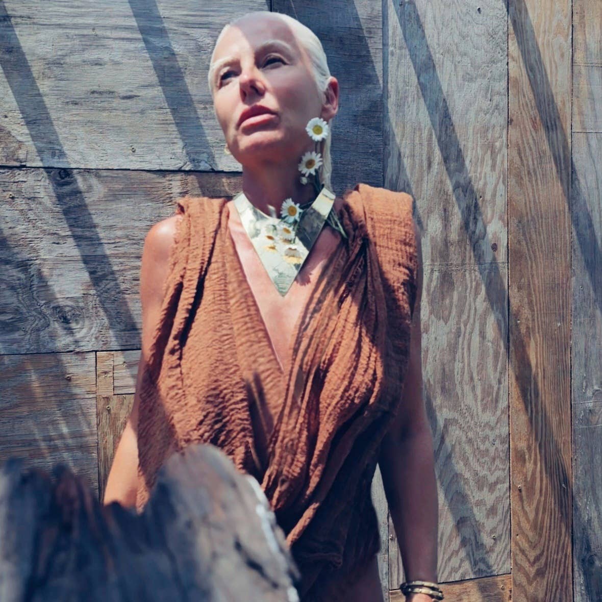 Bisjoux - Vente Collier ras-de-cou - Collier plastron moderne triangulaire en laiton1