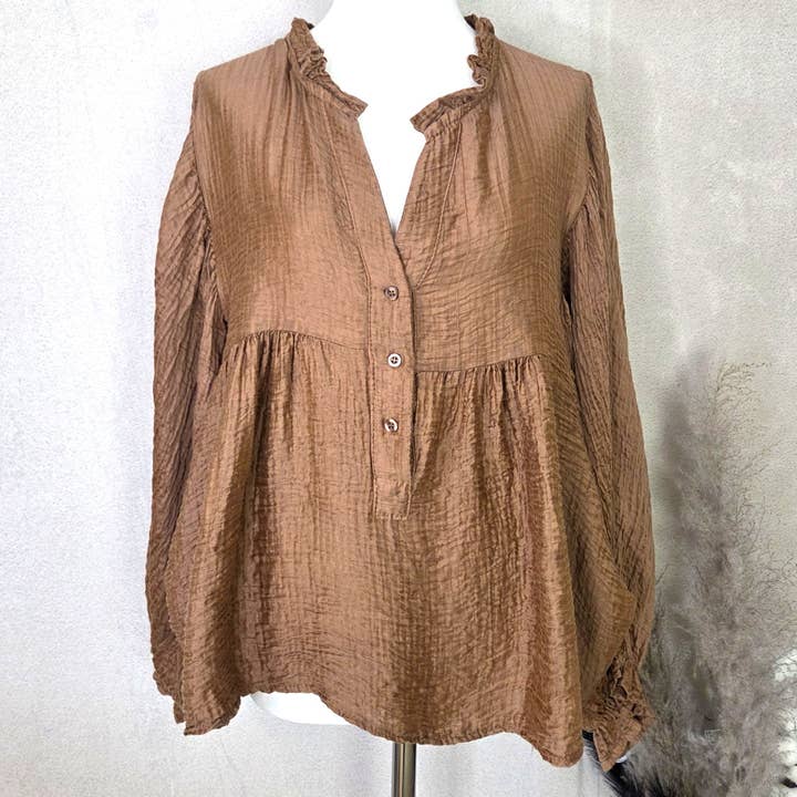 Tempest Designs – wholesale Blouse – Women’s – Short dressy waffle fabric top with mid way buttons and batwing arms (M)2