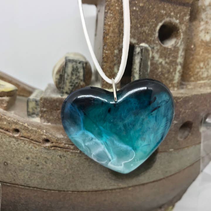 Dreams in Driftwood - Wholesale Ornament - Ocean heart decoration | coastal inspired resin gifts1