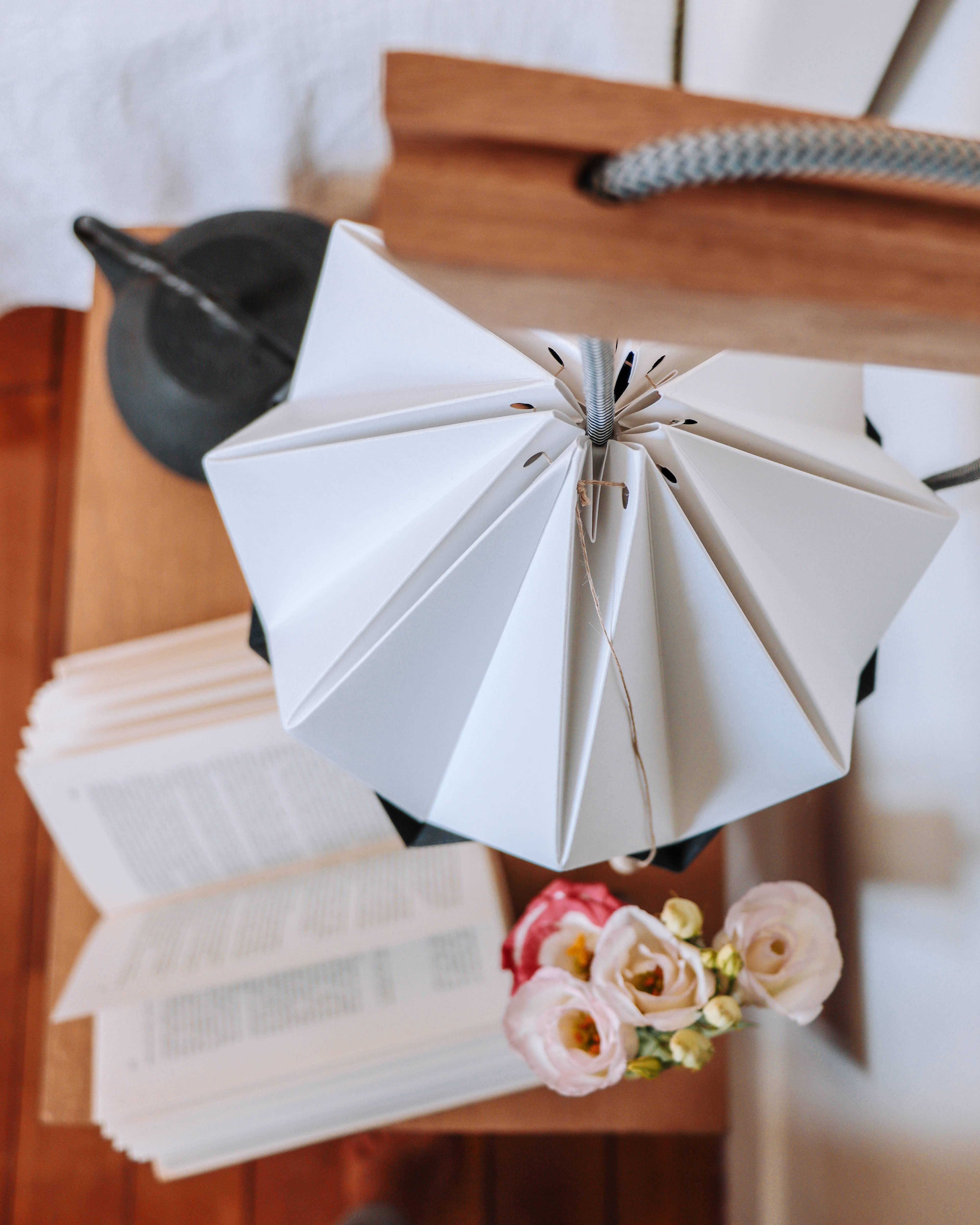 Tedzukuri Atelier - Vente Appliques - Luminaire mural en origami - Support en bois bicolore16