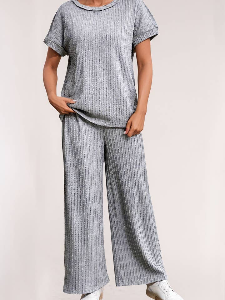 Ensemble T-shirt et pantalon à texture rayée pour la vente par LA Society