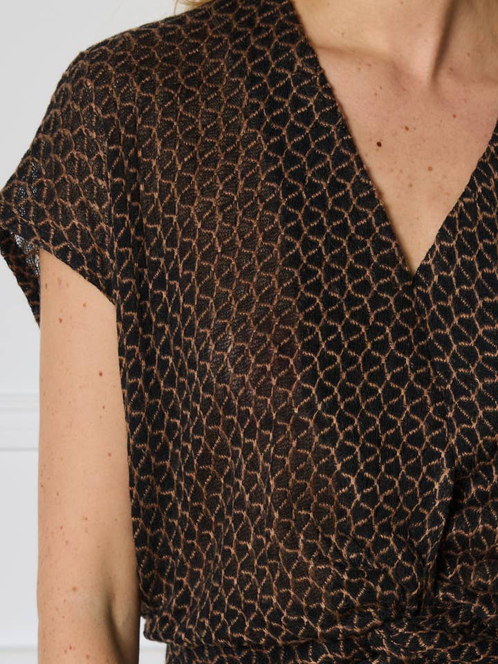 LULUMARY - Wholesale Blouse - Women's - Textured crop top H70011