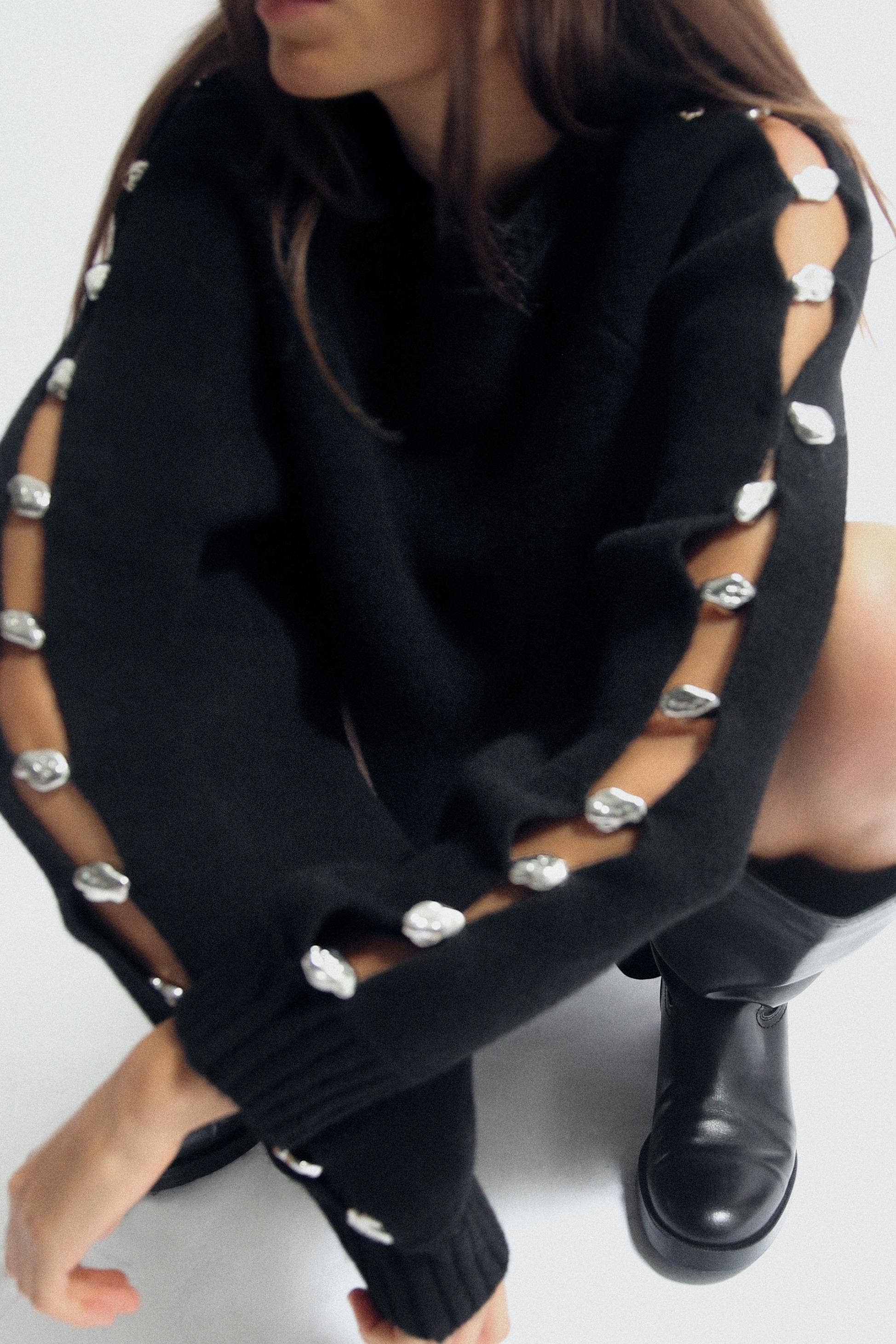 KY CREATION PARIS - Wholesale Knit Sweater - Women's - Round neck long-sleeve sweater with stylish opening1