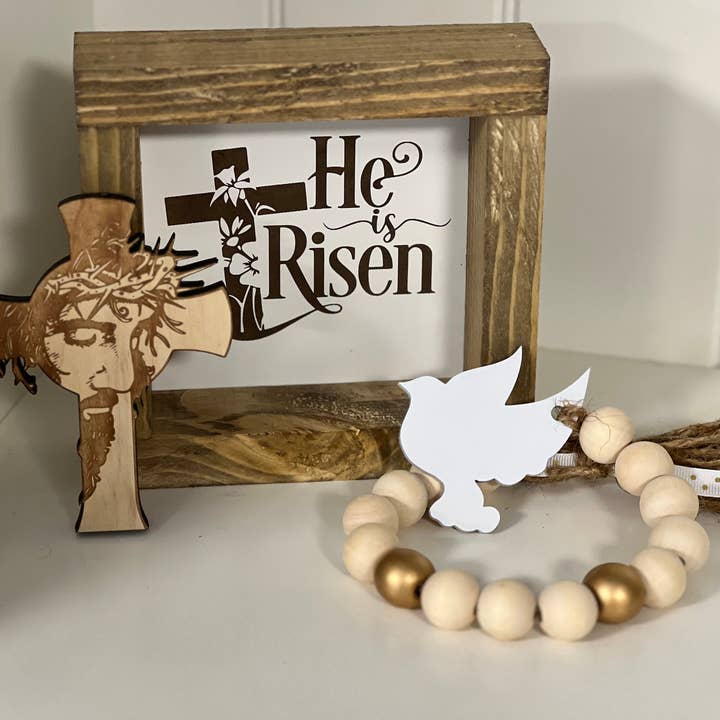 Set di arredamento He is Risen per la vendita all'ingrosso da parte di Thompsons Handmade Country LLC