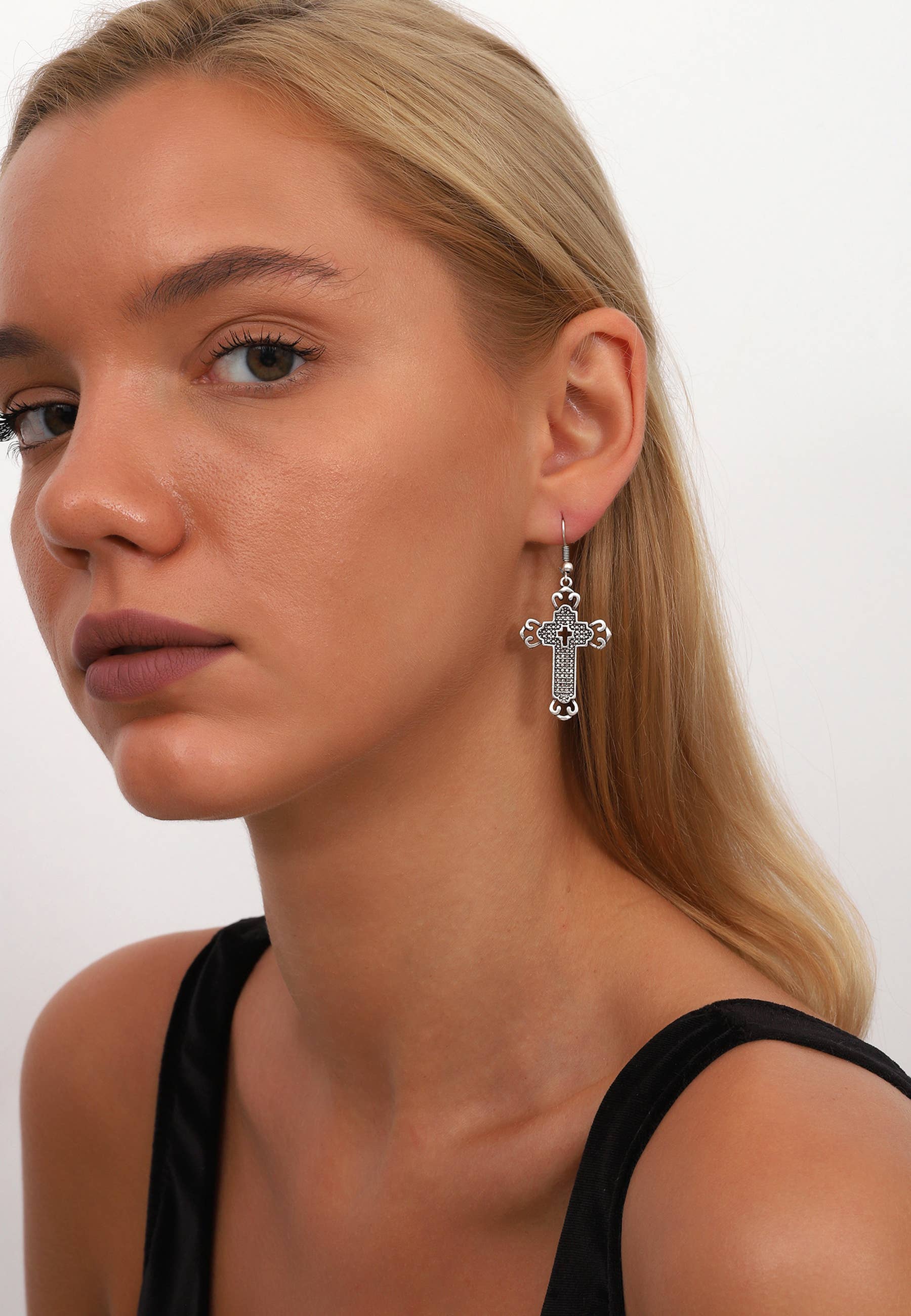 AVENS – Engroshandel Hoops – Antikke sølvbelagte øreringe med åbent korsdesign3