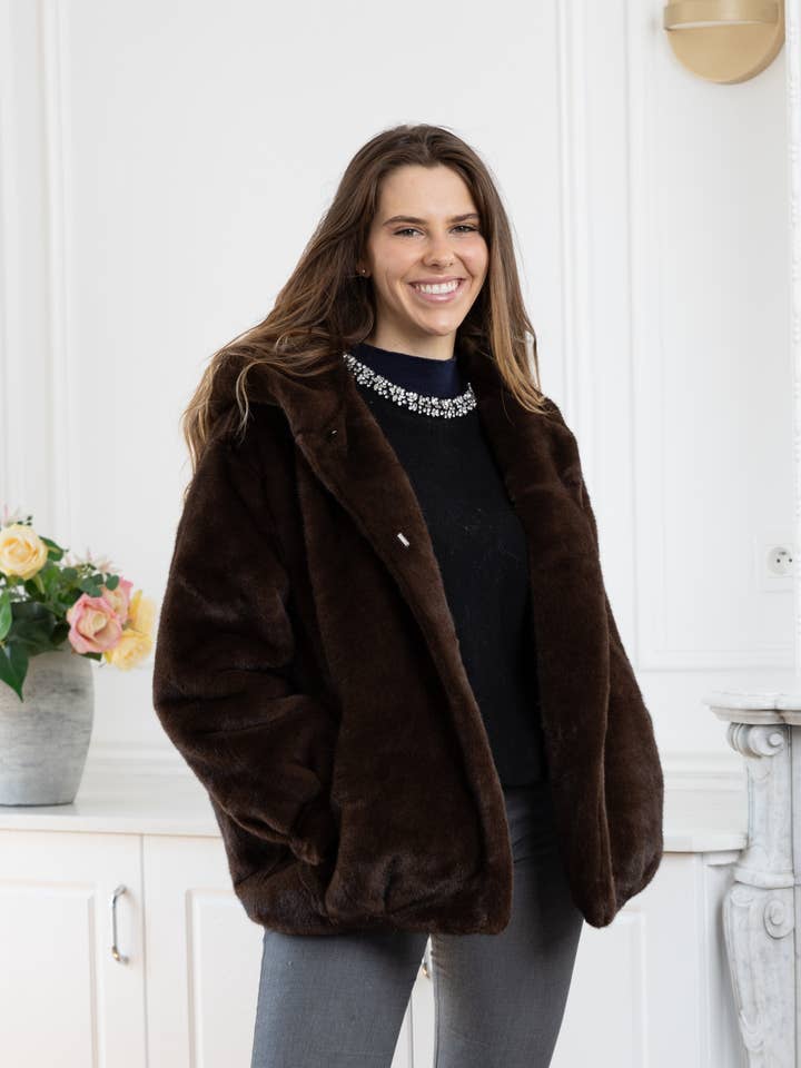 LINETA - Wholesale Fur/Faux Fur Coat - Women's - F-2 Faux fur coat with hood4