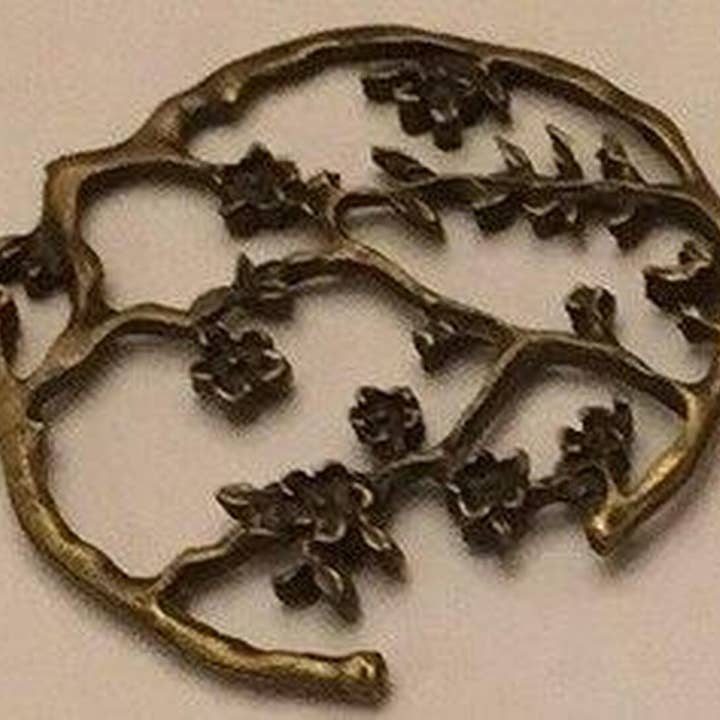 Filigran Körsbärsblommor Charm 3/pkg för wholesale av Emerald Creek Craft Supplies