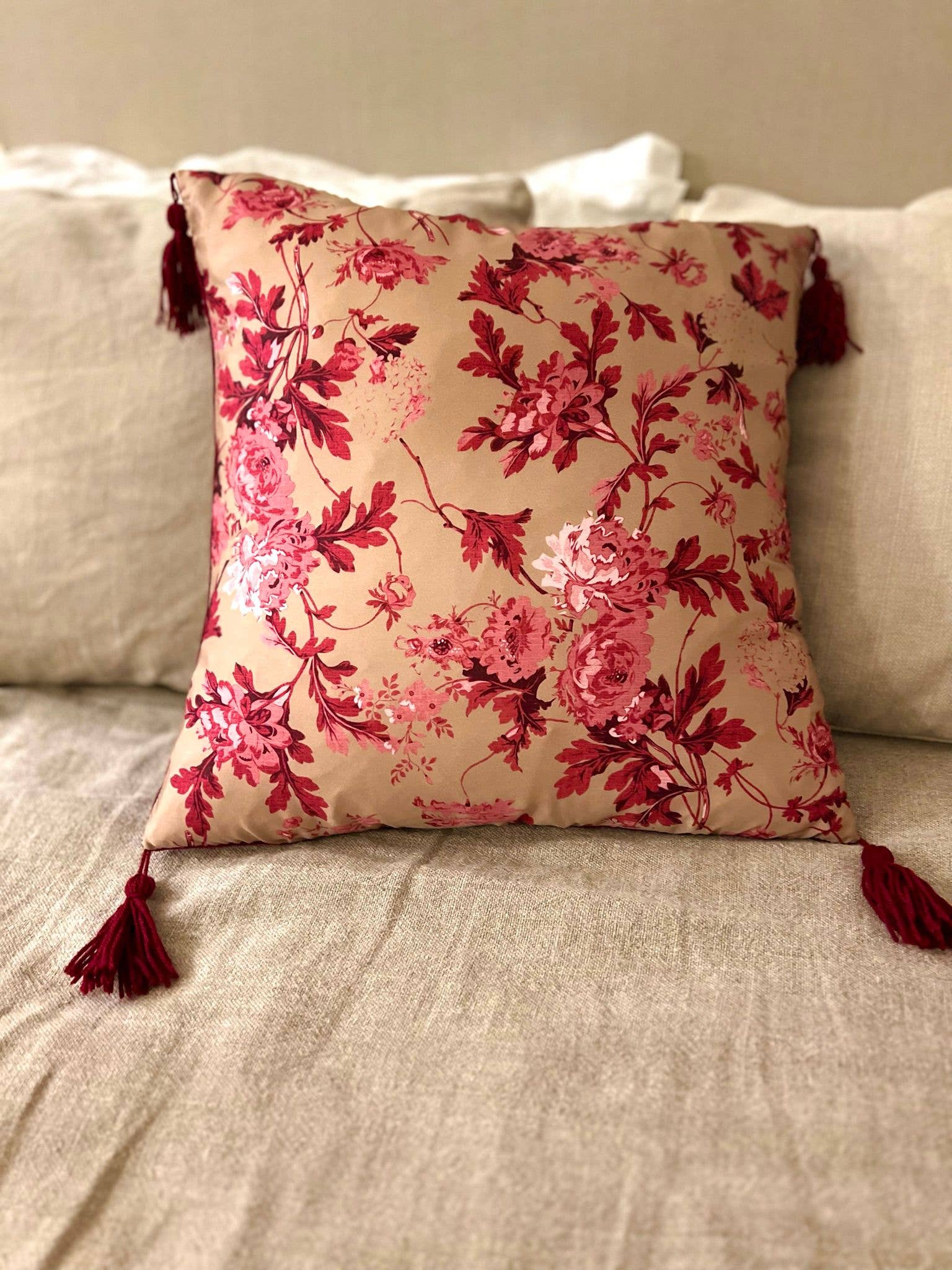 La Vie En Rose - C.I.D.A. s.r.l. - Wholesale Throw/Decorative Pillow - Baroque ruby beige cushion - Home Design1
