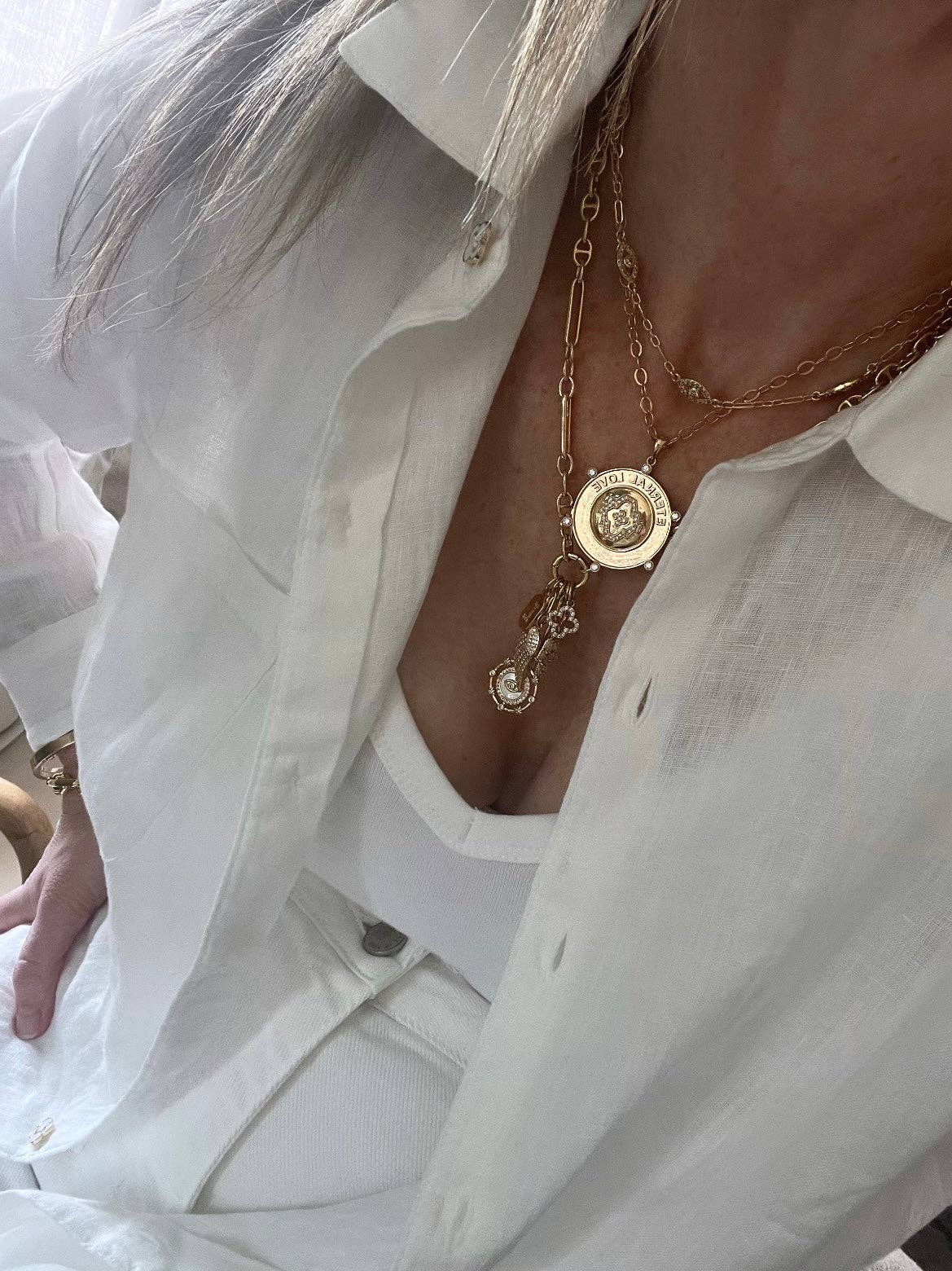 Boutique Suarez Co. - Wholesale Pendant/Charm Necklace - Soul Connection - Eternal Love Medallion Necklace 15” + 3”5