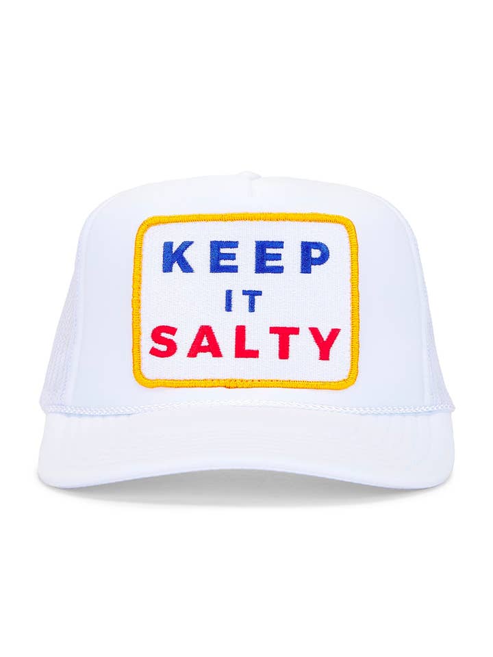 Casquette de camionneur Keep It Salty en blanc pour la vente par Friday Feelin'