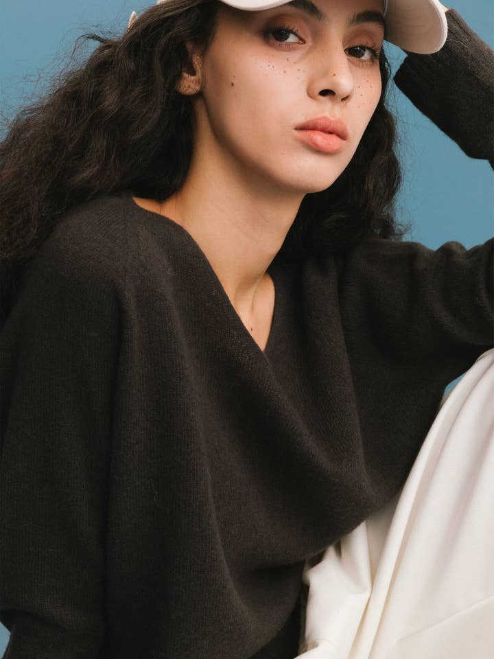 CUBIC – wholesale Knitted jumper – Women′s – ONE BY CUBIC Boxy 100% Sheep Wool Knitwear Jumper11