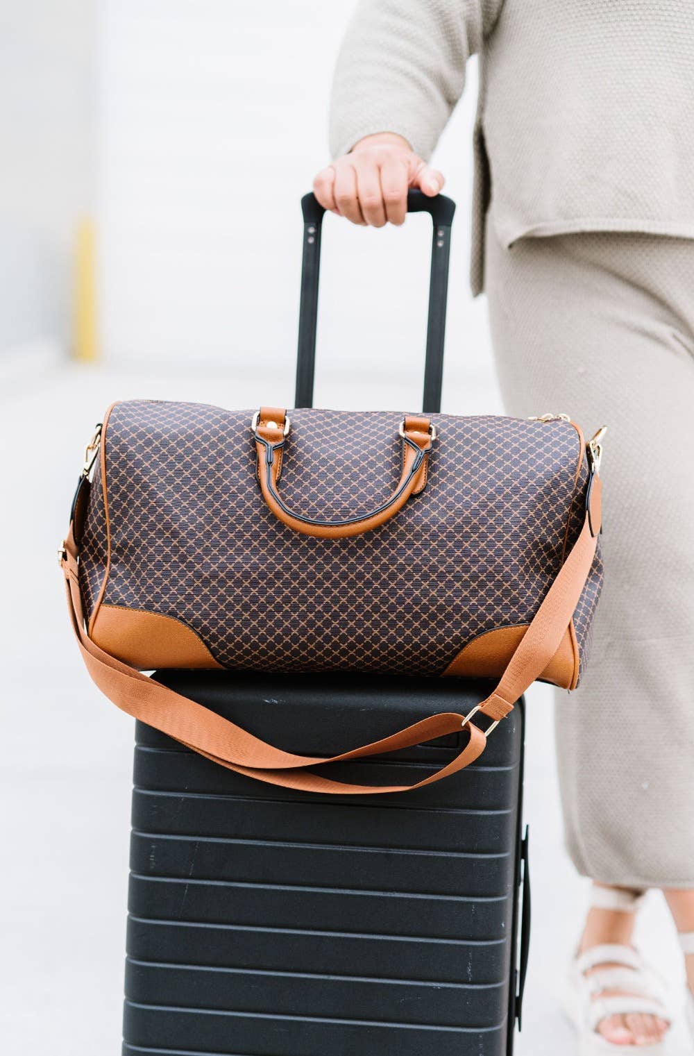 modern and chic - Wholesale Weekender Bag - Women's - Vanessa Overnighter5