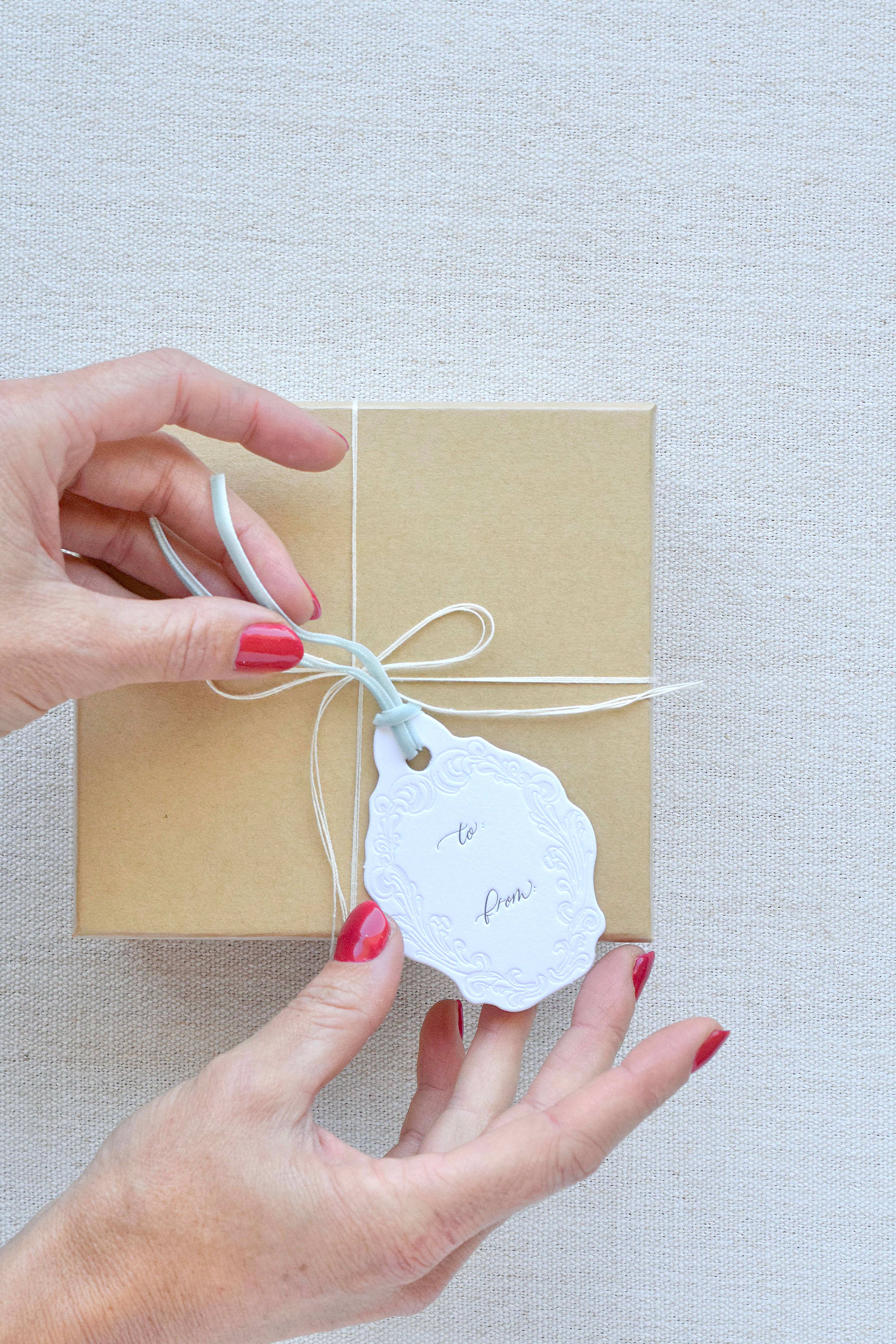 Michelle Renee Co. – Cartão de presente por atacado – Presente Tipografia Oval Etiquetas | Barroco Vintage Crest3