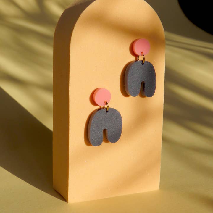 Niemalsmehrohne - Wholesale Dangle Earrings - Small Squishy Arch Bow Earrings in Pink Dark Blue