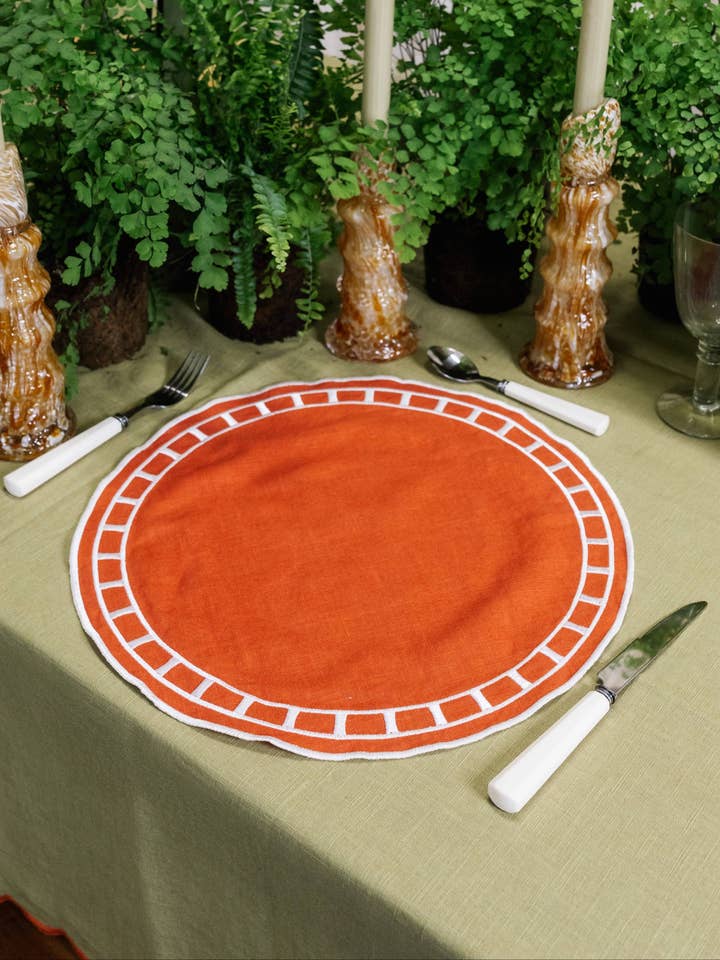 Set de table Marim, terracotta et blanc pour la vente par Mariaida Home
