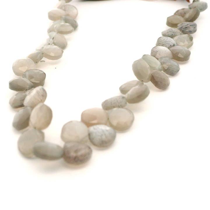 Perle di Pietra di Luna Grigia Sfaccettate – Gemme Naturali da 10–14mm – 42 Perle nel Filo per la vendita all'ingrosso da parte di Purity Beads