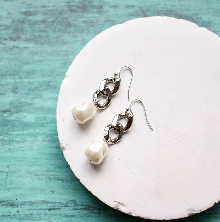 a.v. max – wholesale Dangle earrings – Soho Pearl & Curb Chain Earrings|Gold|Silver2