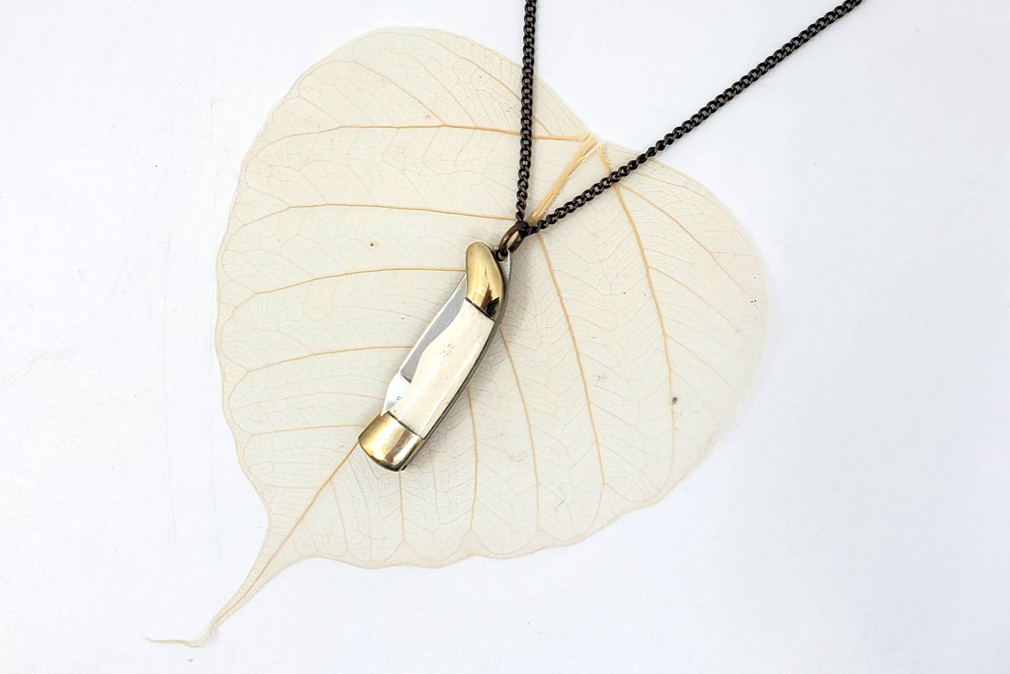 Terra Tokens - Wholesale Pendant/Charm Necklace - Mini Knife Necklace 1 1/2" Bone  Handle 28" Brass Chain1