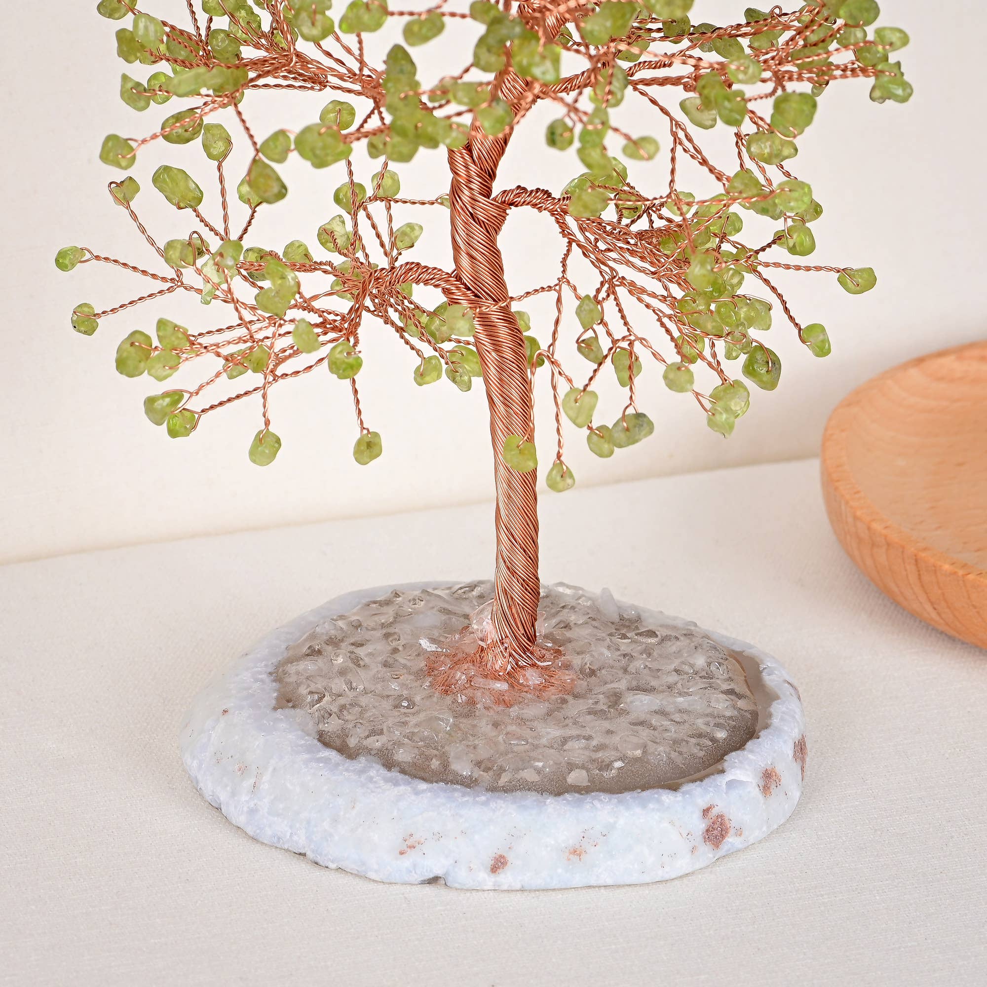 Free Spirit Shop – Großhandel Tischdeko – Lebensbaum aus Olivinkristall2