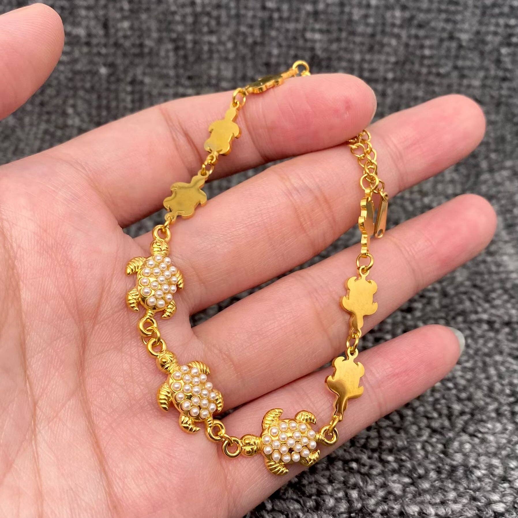 Mio Queena - Wholesale Charm/Dangle Bracelet - Pearl Geometric Charm 18K Gold Plated S.Steel Bracelet - FGS1