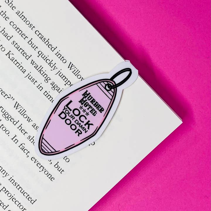 Murder Hotel Key - True Crime - Preuve - Murder Mystery - Marque-page magnétique pour la vente par Wild & Wicked Designs