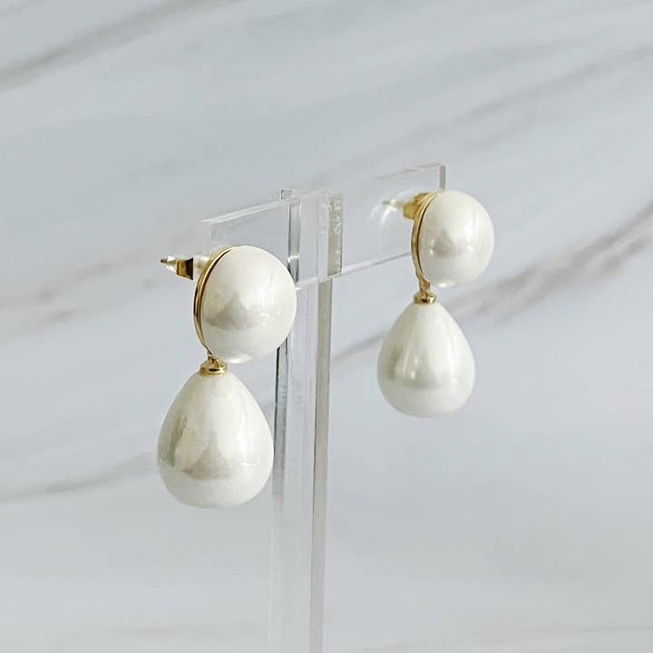 Ellison+Young – Brincos de argola por atacado – Brincos de pérola de lágrima1