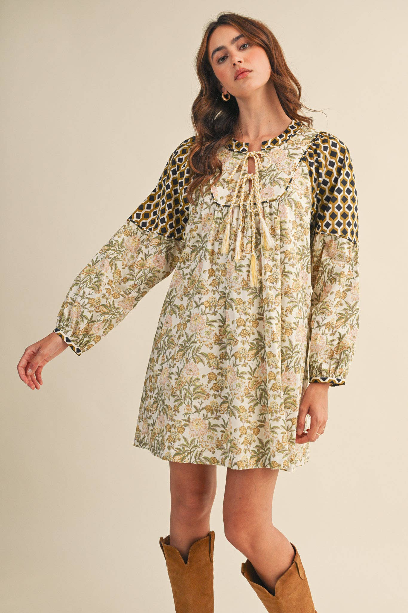 &MERCI - Wholesale Dress - Women's - FLORAL CONTRAST SLEEVE MINI DRESS MDR416915