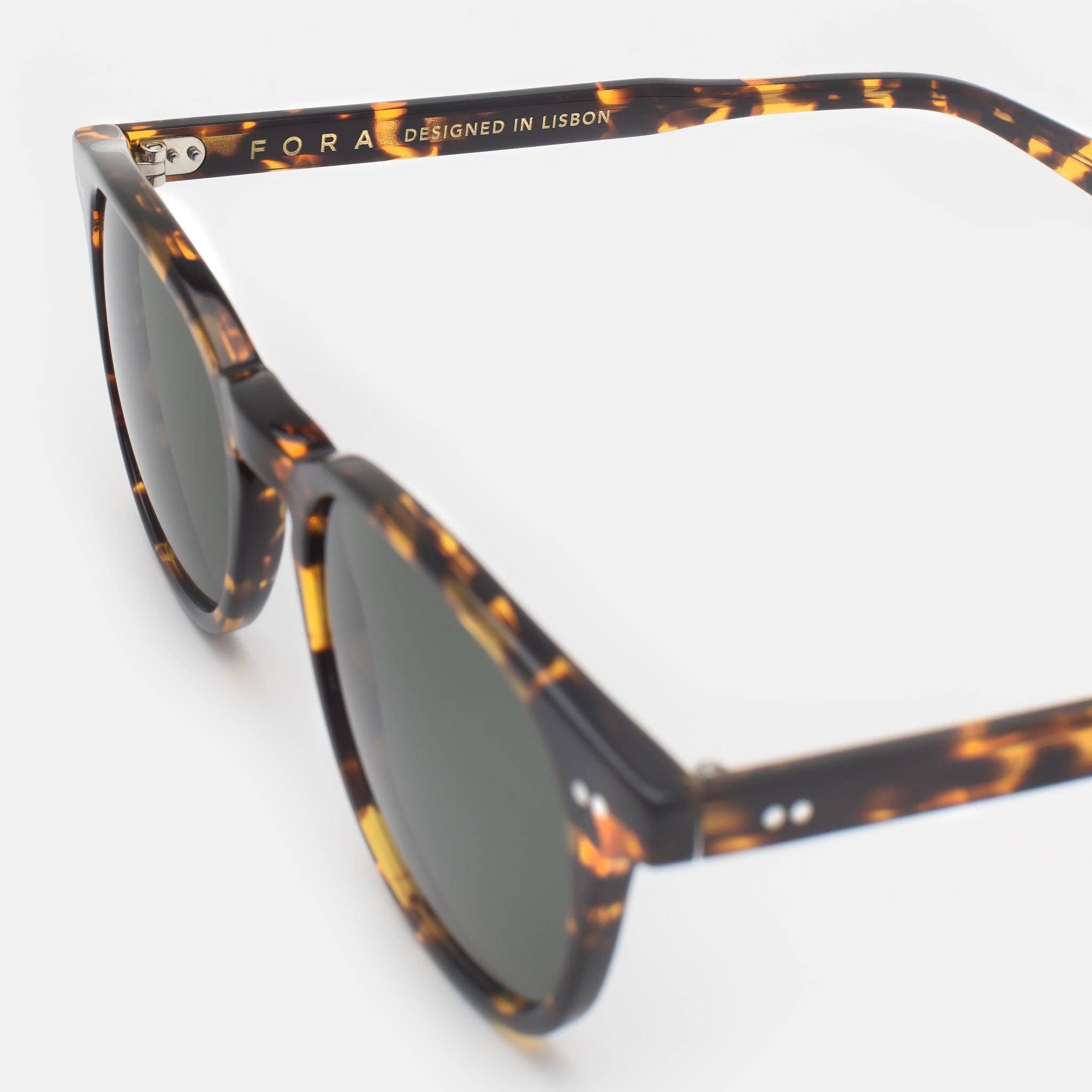 FORA - Wholesale Sunglasses - Unisex - Unisex Square Sunglasses | Hero | Acetate17