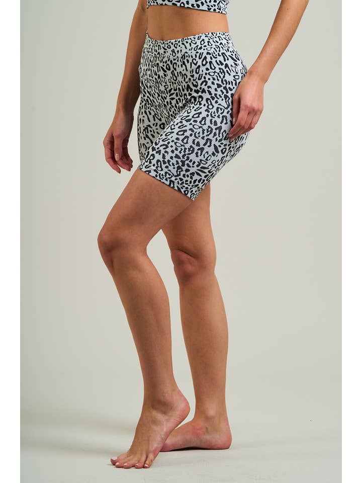 ANWND - Wholesale Athletic Shorts - Women's - 5943 - LEOPARD PRINTED BIKER SHORTS 2