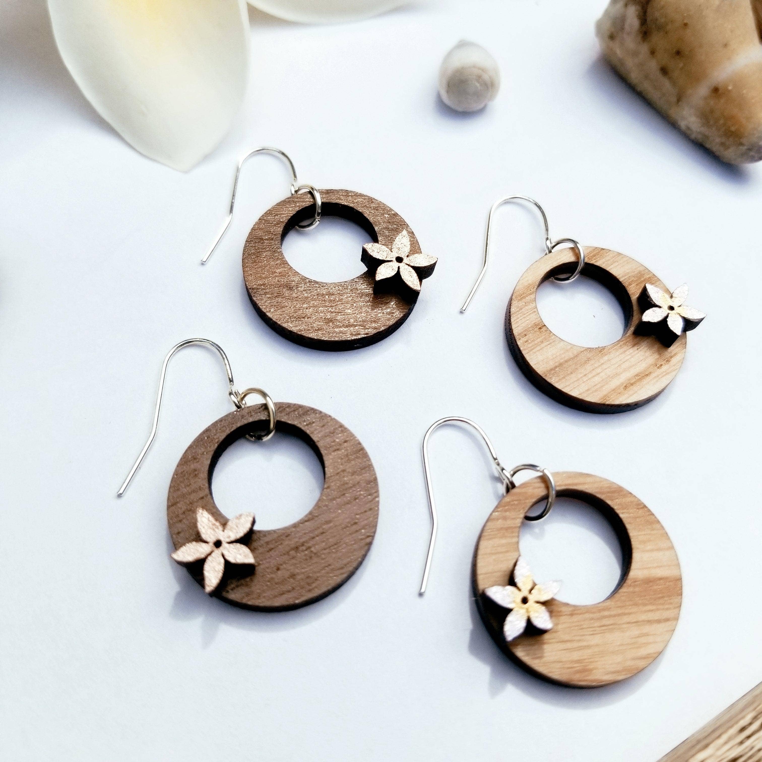 Solshine and Co - Vente Boucles d'oreilles pendantes - Petites boucles d'oreilles rondes en pua peintes à la main1