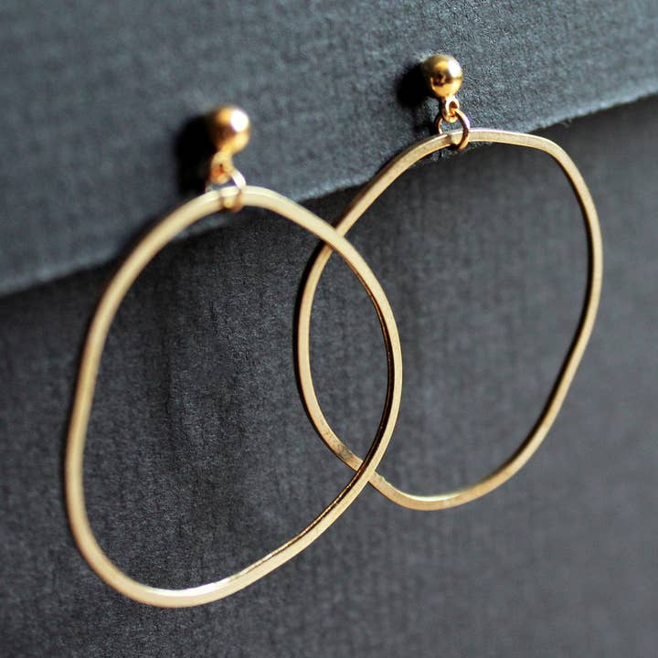 Grandes Boucles d'Oreilles Créoles, Boucles d'Oreilles Cercle Libre, Bijoux en Laiton pour la vente par NEA