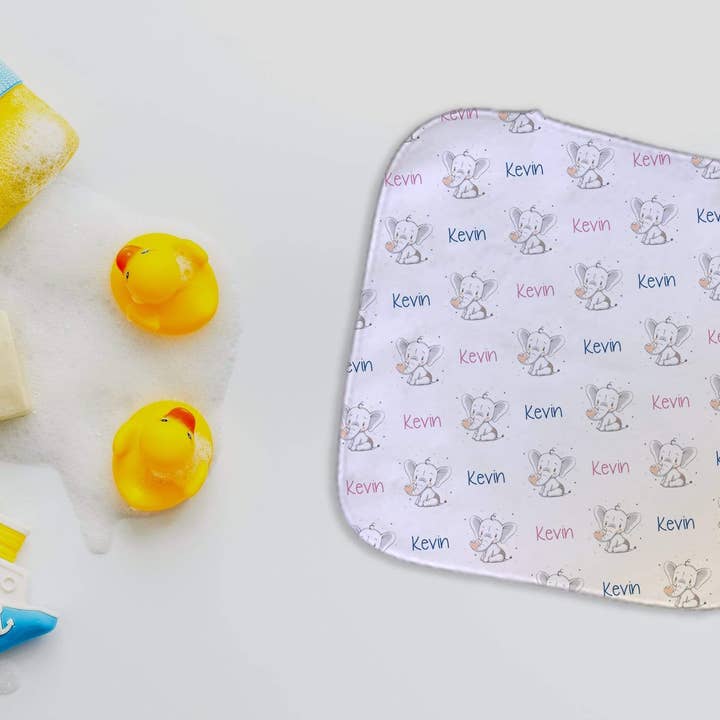 Gant de toilette personnalisé en microfibre éléphant pour la vente par Potter's Printing