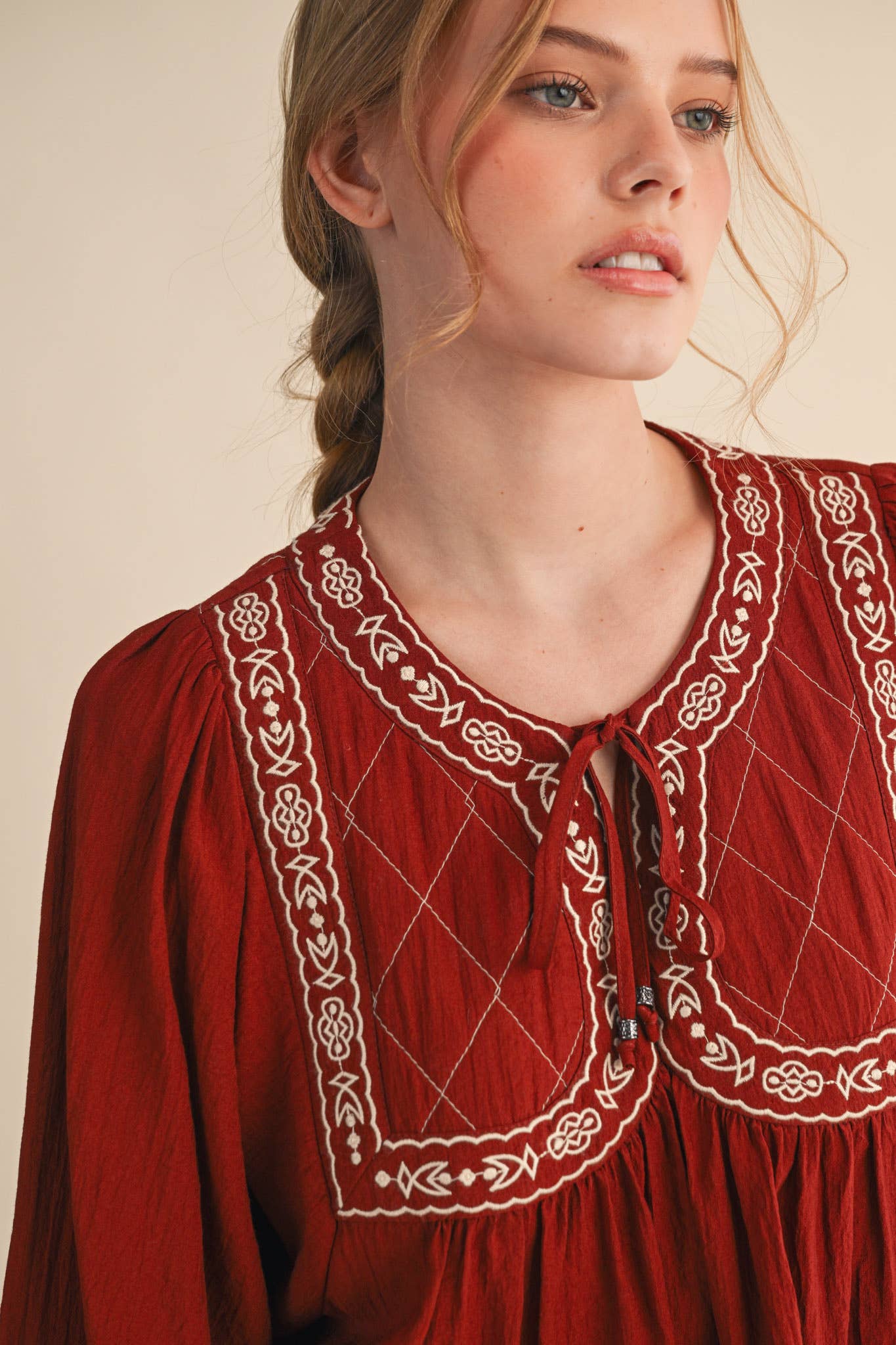 &MERCI - Vendita all'ingrosso Camicetta - Donna - Blusa con maniche a palloncino e rifiniture ricamate MTP42234