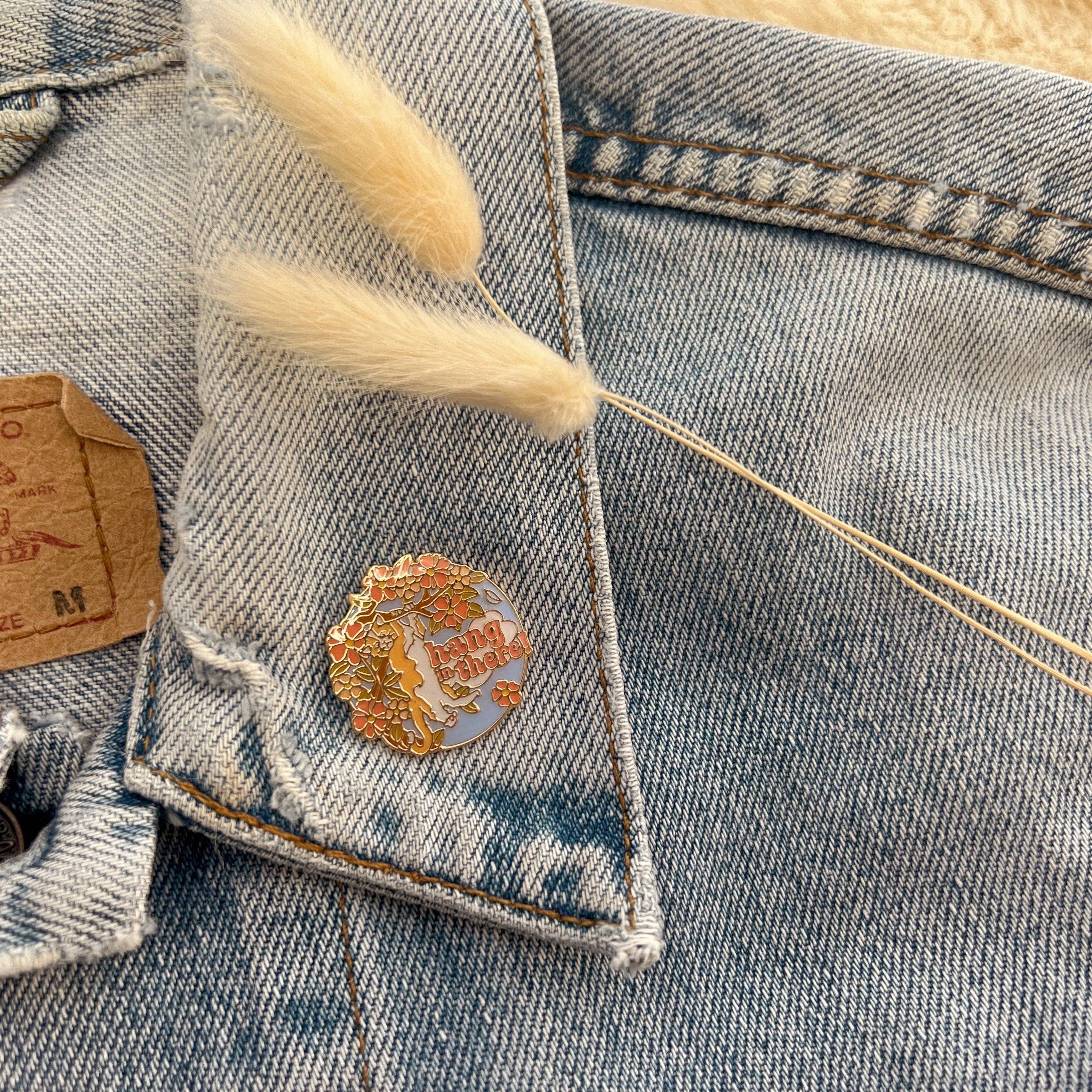 Kindness is Magic – Großhandel Anstecker/Button – Hang in There Kitten Haarnadel1